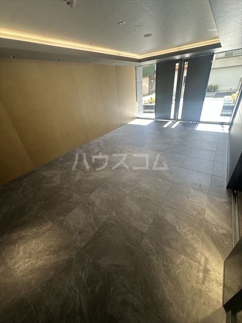 21/30 エントランス