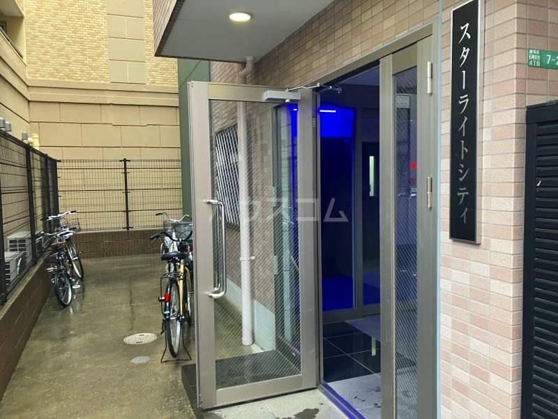 14/15 エントランス