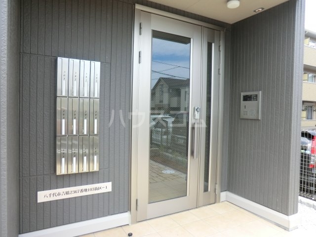 25/30 エントランス