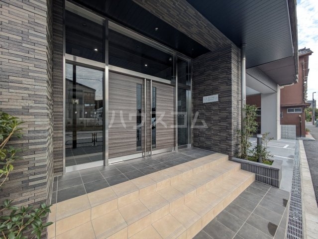 28/30 エントランス