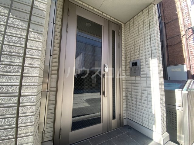 28/30 エントランス