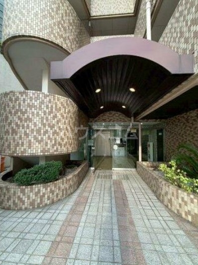 16/20 エントランス