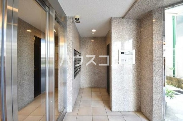 2/4 エントランス