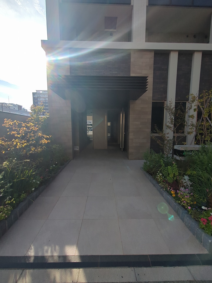 22/30 エントランス