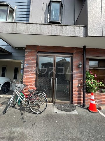 20/30 エントランス