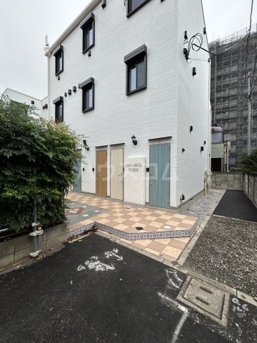 24/25 エントランス