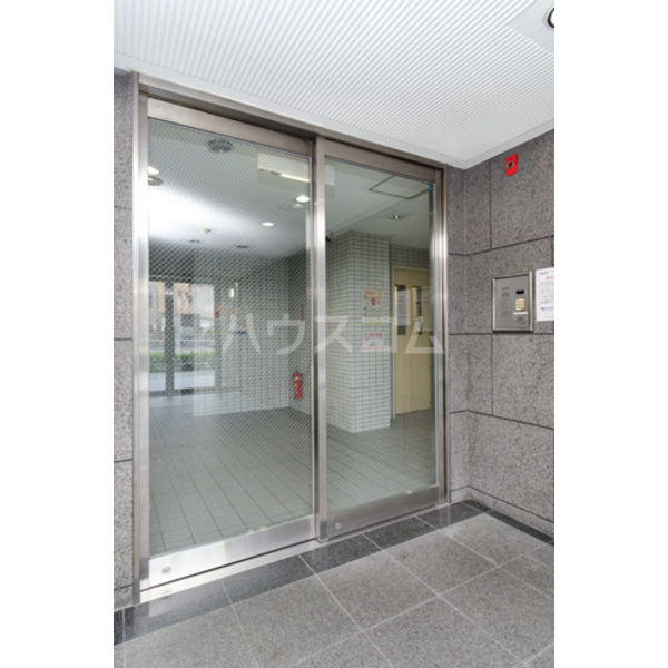 16/17 エントランス