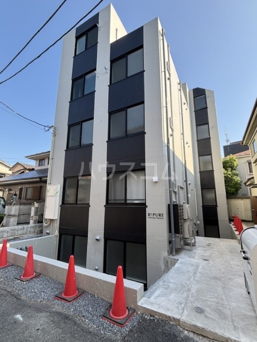 19/27 エントランス