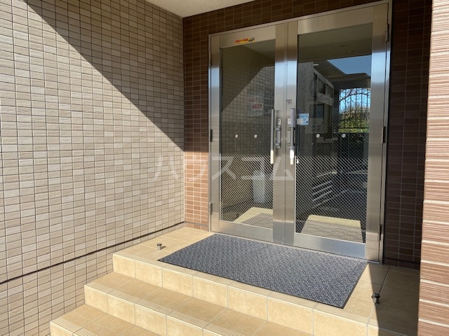 19/25 エントランス