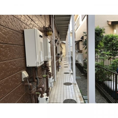 25/27 エントランス