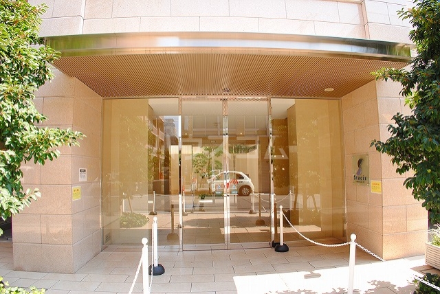 20/23 エントランス