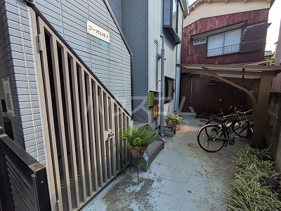 19/27 エントランス