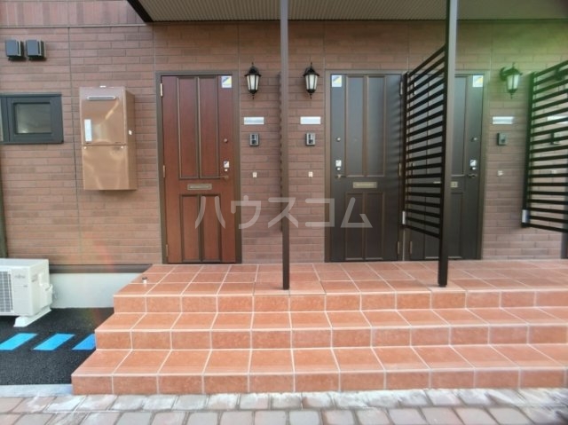 18/27 エントランス