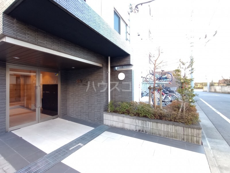 16/19 エントランス