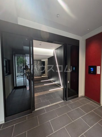 21/30 エントランス