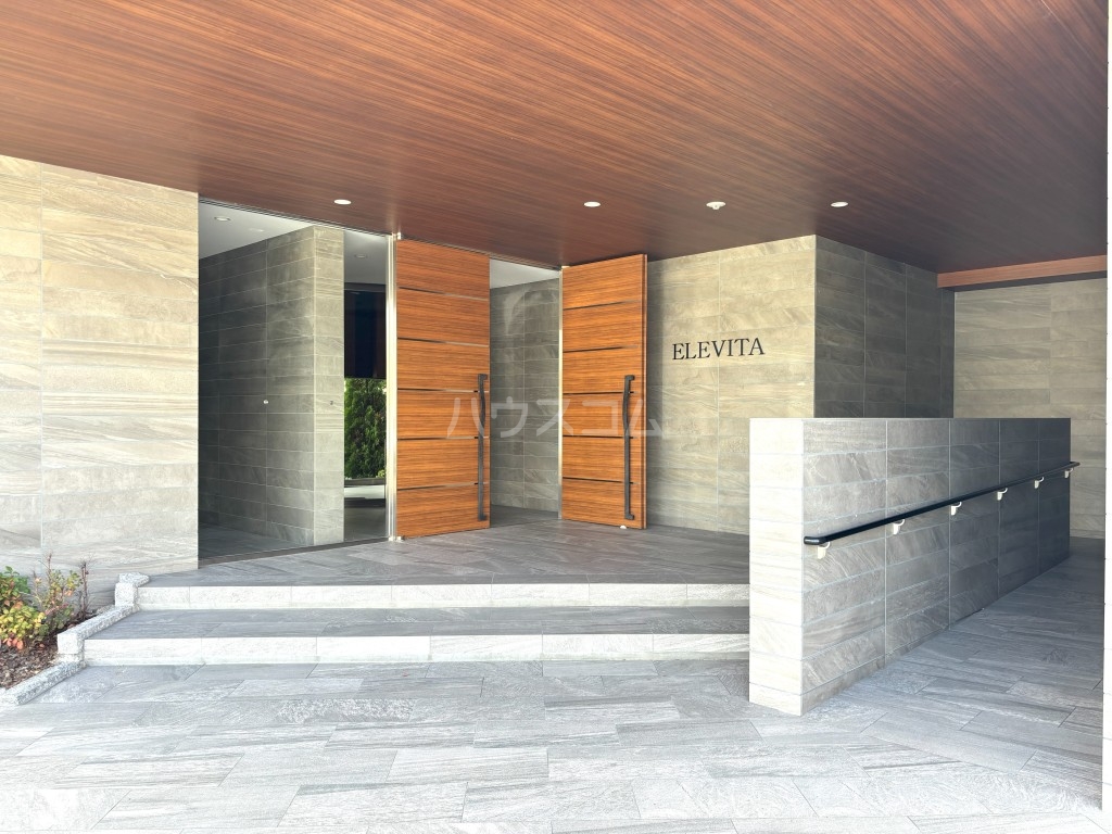 14/15 エントランス