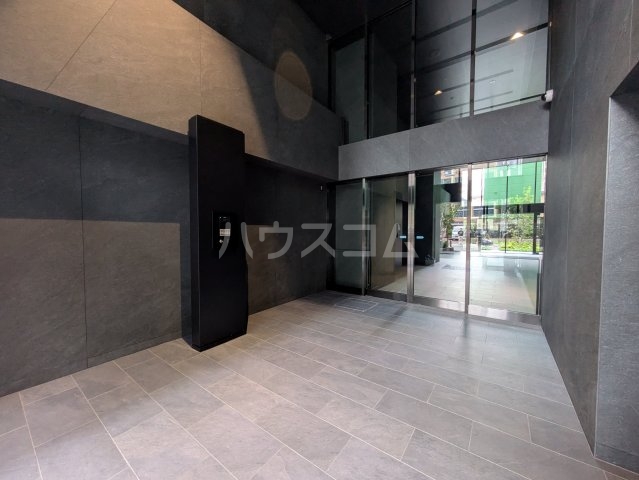 24/30 エントランス