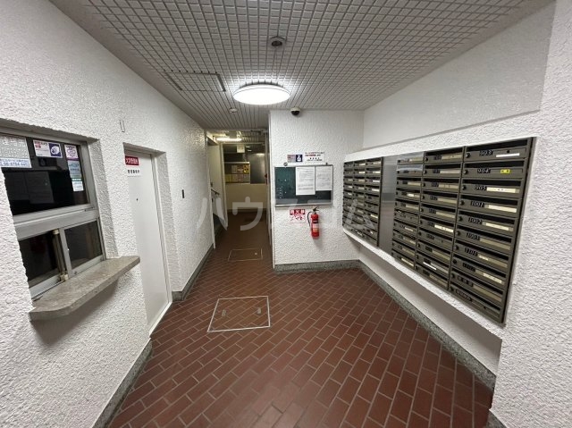 27/30 エントランス