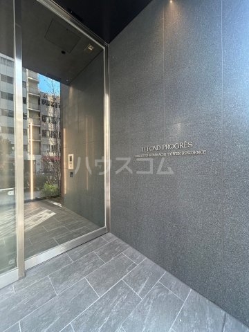 25/30 エントランス