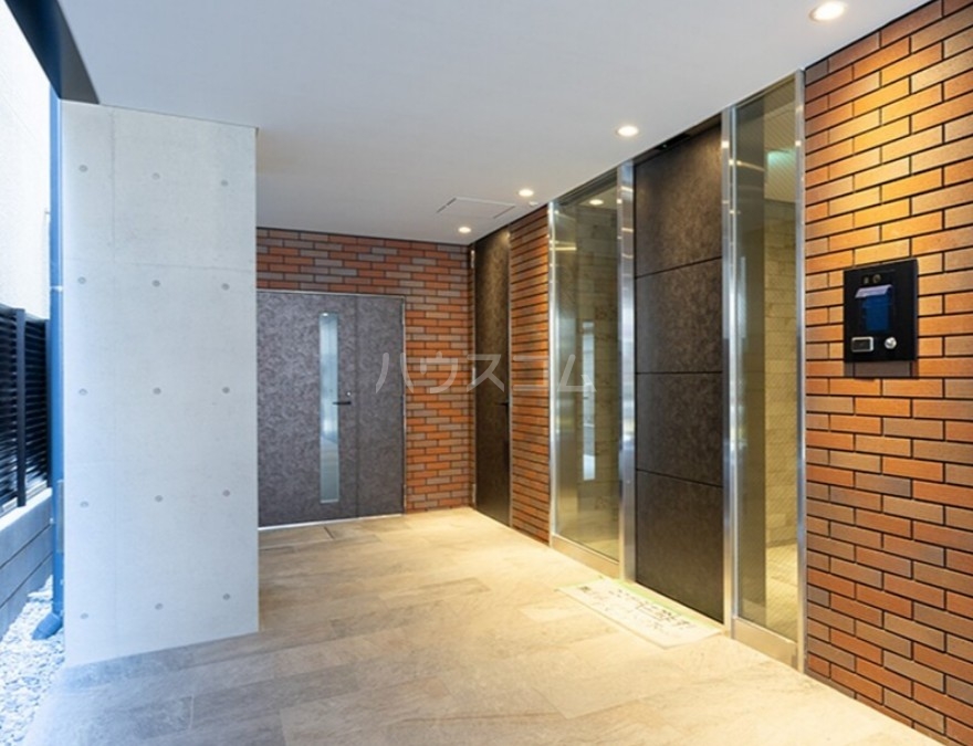 18/20 エントランス