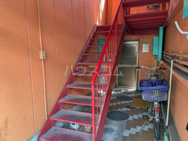 16/19 エントランス