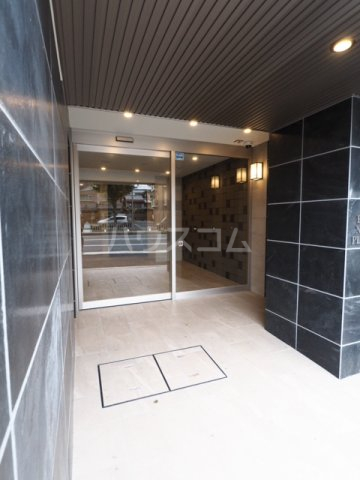 28/30 エントランス