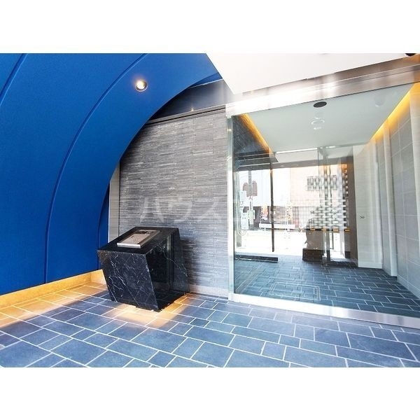 18/27 エントランス