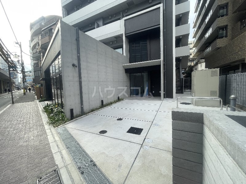 21/30 エントランス