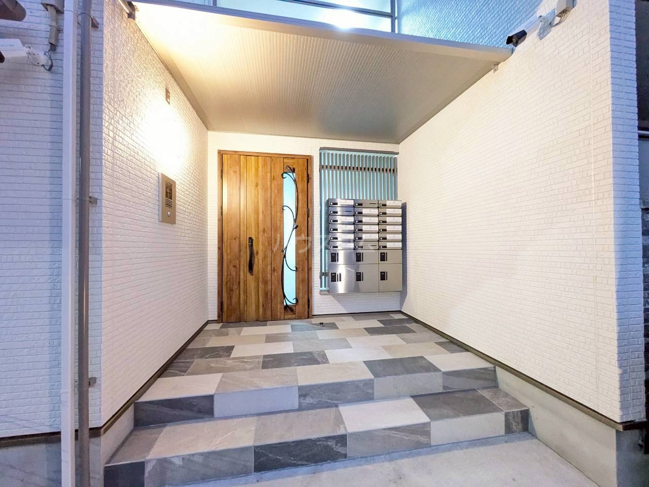 26/30 エントランス