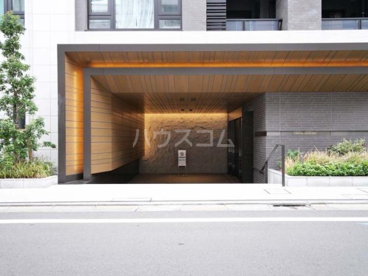 21/30 エントランス