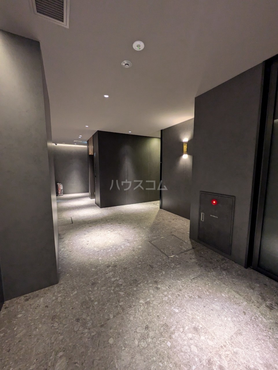 24/30 エントランス