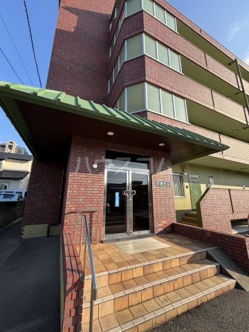 18/19 エントランス