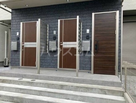 13/18 エントランス