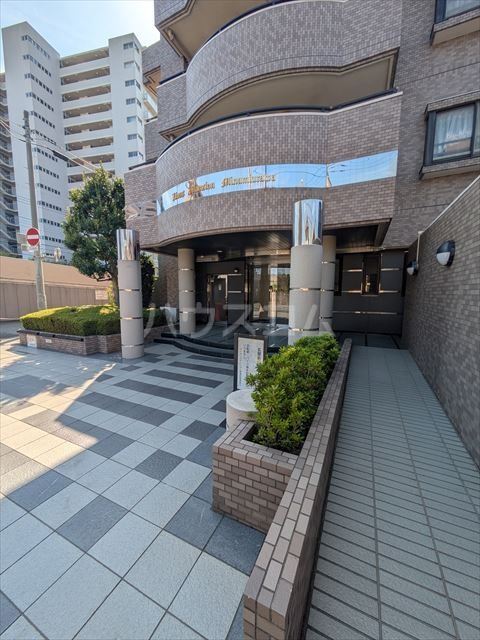 28/30 エントランス