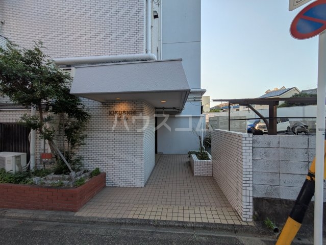 23/30 エントランス