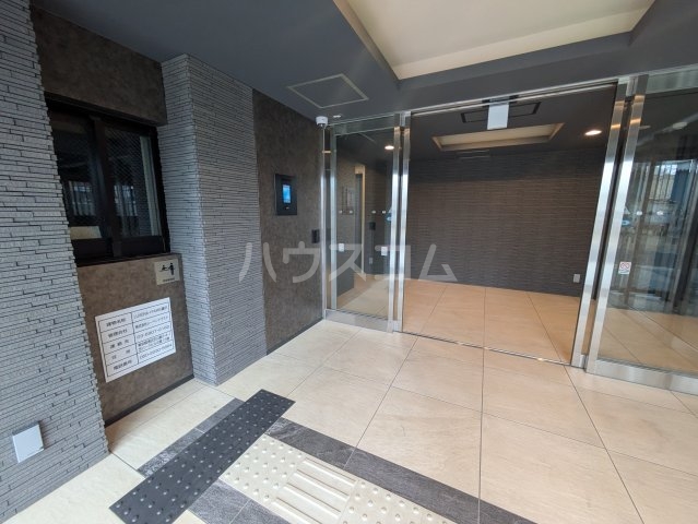 27/30 エントランス