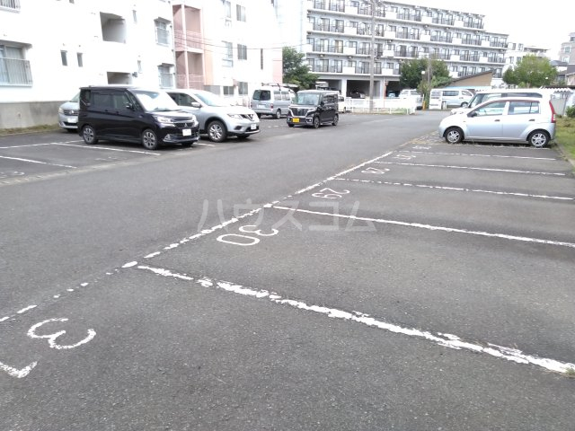 28/28 駐車場