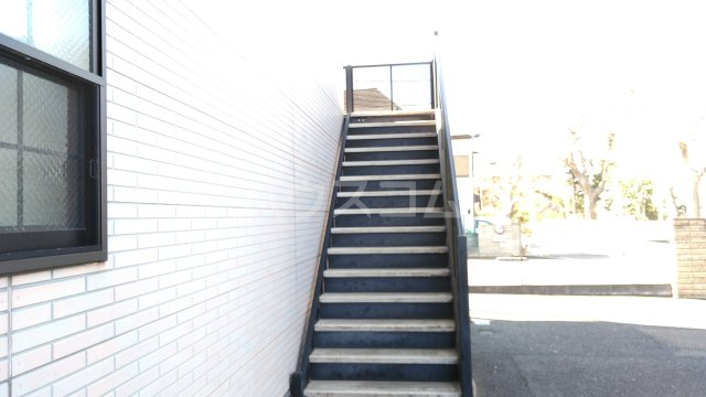 27/30 エントランス