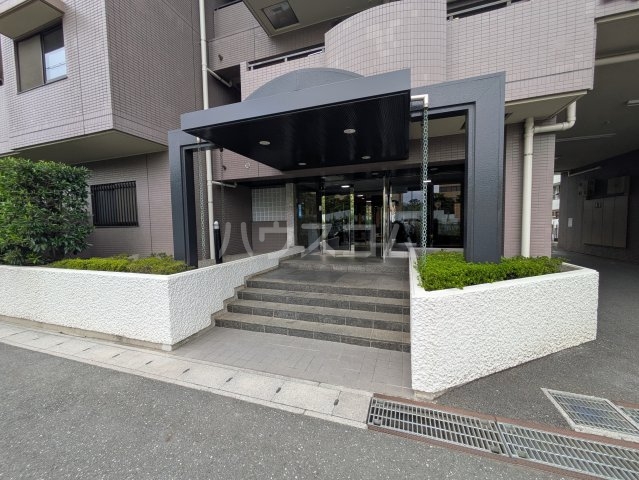 28/29 エントランス