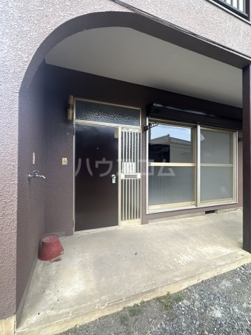 28/30 エントランス