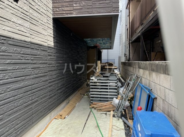 18/28 エントランス