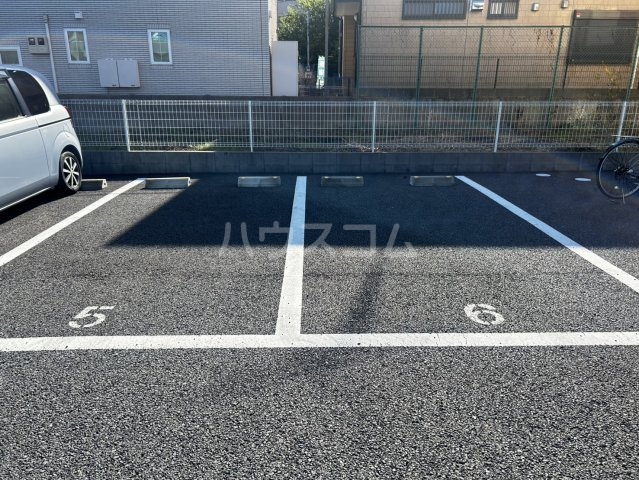 27/30 駐車場