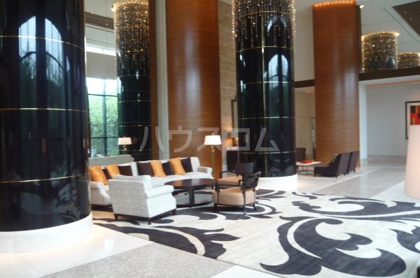 24/30 エントランス