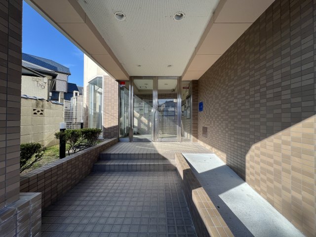 21/23 エントランス