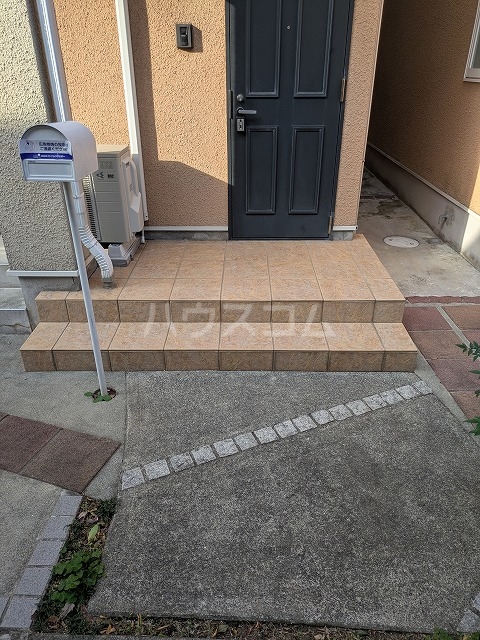 26/30 エントランス