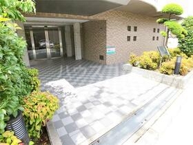 2/4 エントランス