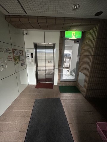 21/30 エントランス