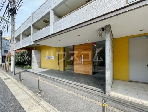 18/25 エントランス