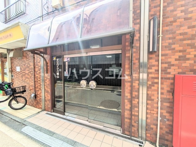 28/30 エントランス