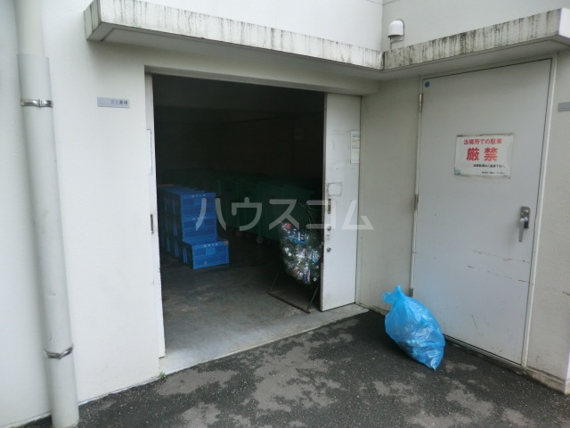 24/30 エントランス